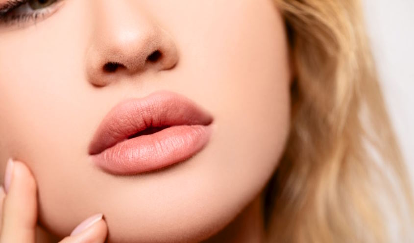 Makeup for Different Lip Shapes: Achieving Balance